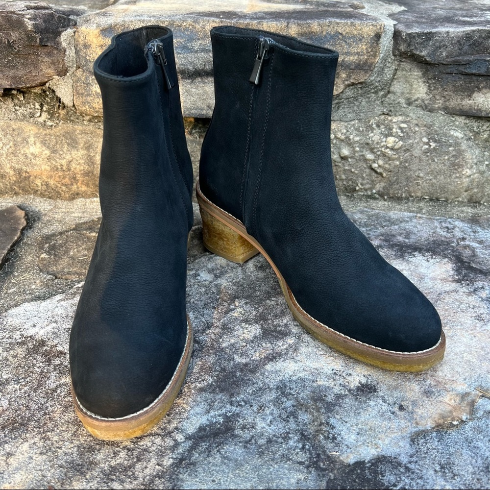 Clarks | Women's Leather Crepe Ankle Booties | 7